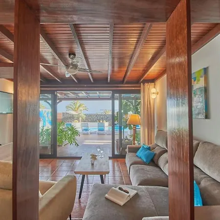 Casa Petra Peaceful & Private, Sea Views, Pool & Bbq 빌라 플라야블랑카