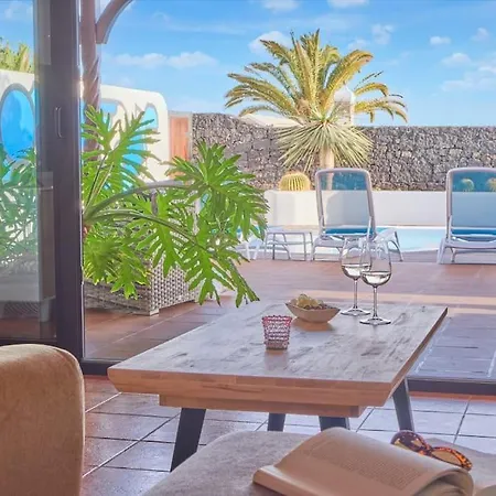 빌라 Casa Petra Peaceful & Private, Sea Views, Pool & Bbq