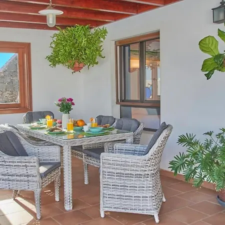 빌라 Casa Petra Peaceful & Private, Sea Views, Pool & Bbq *